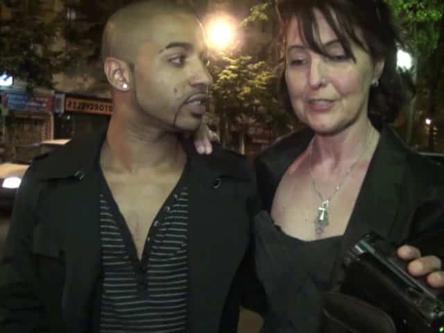 Libertine mature baise un jeune inconnu