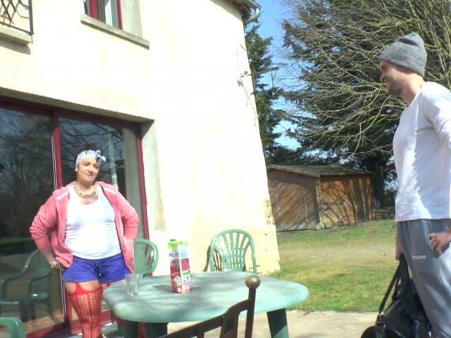 Sport et baise hard pour cette cougar au cul d’enfer