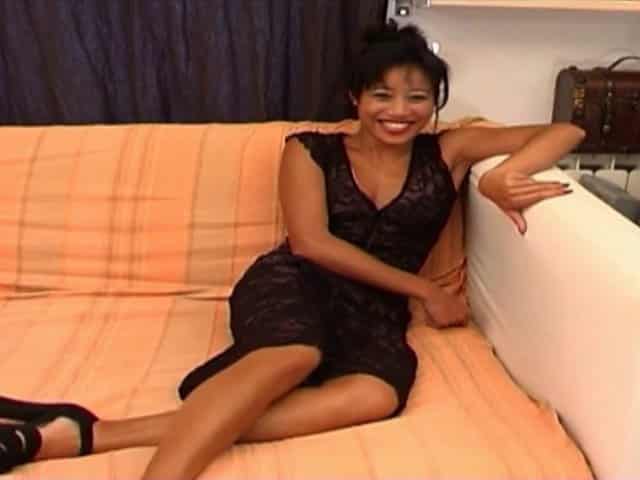 Mature chaude asiate veut du sexe anal