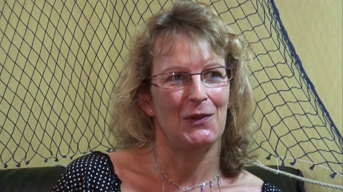 Femme mature se lance dans le porno